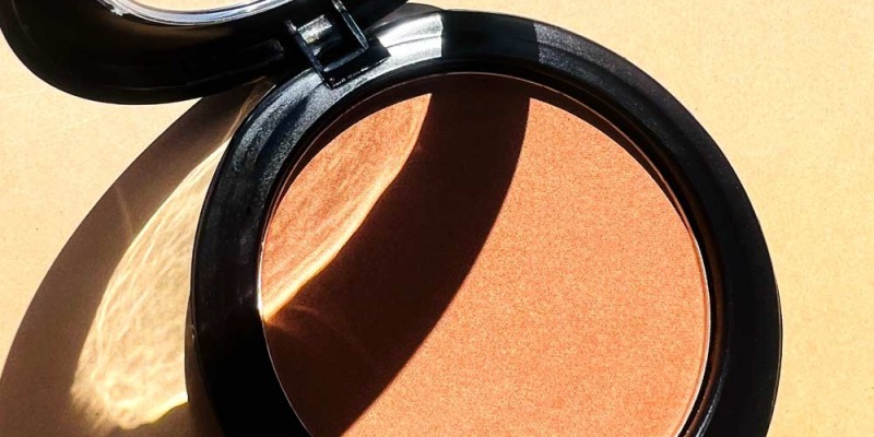 ¿Cómo aplicar correctamente los polvos bronceadores en la cara?