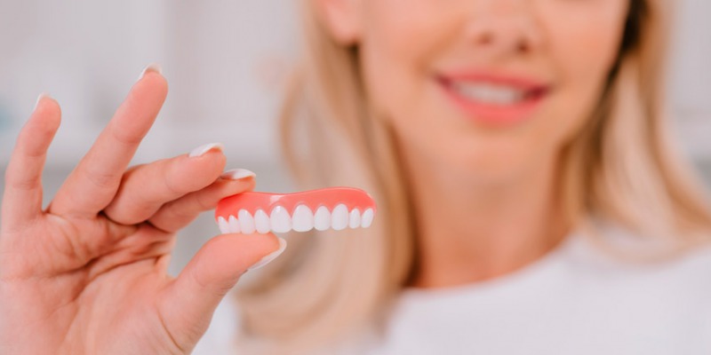 Adhesivo dental: Para qué sirve y qué tipos existen
