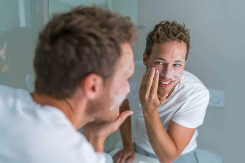 ¿ Deben usar crema antiedad los hombres ?