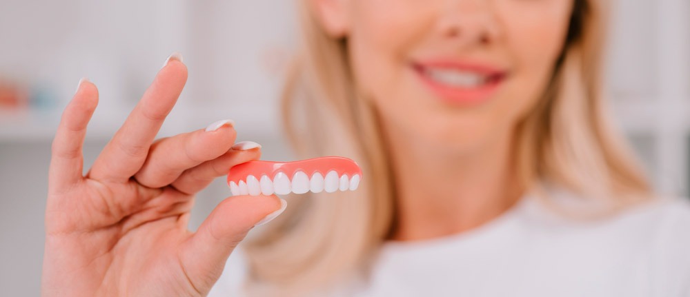 Adhesivo dental: Para qué sirve y qué tipos existen